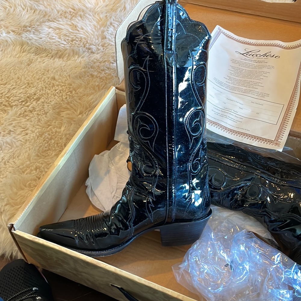 Lucchese black patent leather cow boy boots